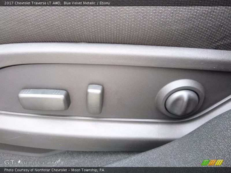 Blue Velvet Metallic / Ebony 2017 Chevrolet Traverse LT AWD