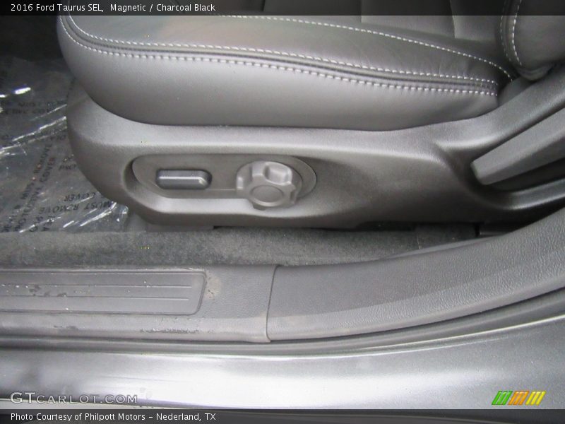 Magnetic / Charcoal Black 2016 Ford Taurus SEL