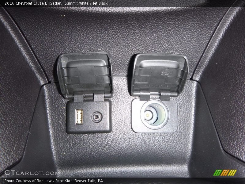Summit White / Jet Black 2016 Chevrolet Cruze LT Sedan