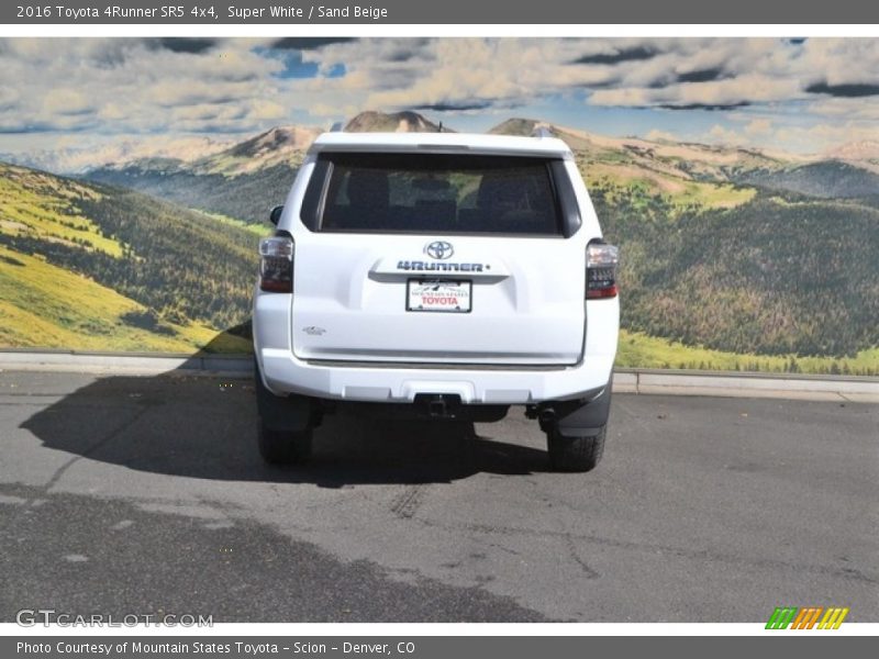 Super White / Sand Beige 2016 Toyota 4Runner SR5 4x4