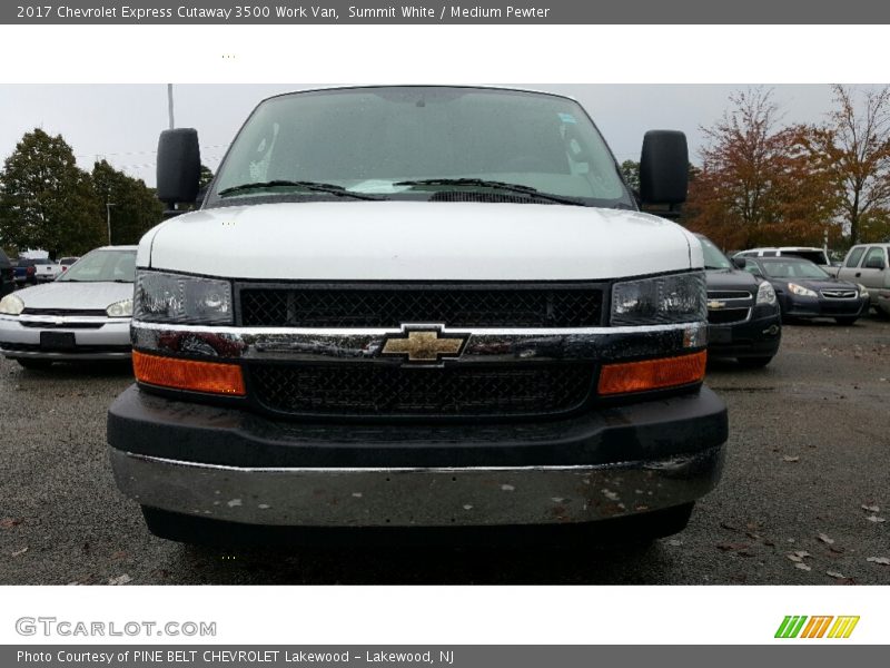 Summit White / Medium Pewter 2017 Chevrolet Express Cutaway 3500 Work Van