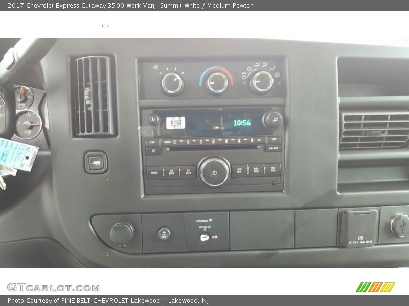 Summit White / Medium Pewter 2017 Chevrolet Express Cutaway 3500 Work Van