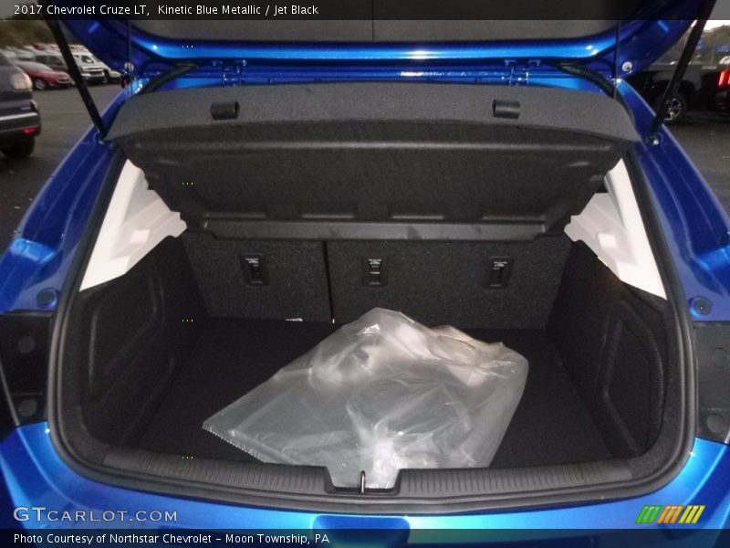 Kinetic Blue Metallic / Jet Black 2017 Chevrolet Cruze LT