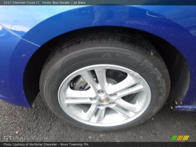Kinetic Blue Metallic / Jet Black 2017 Chevrolet Cruze LT