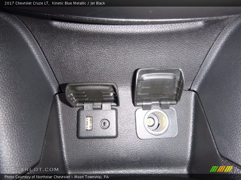 Kinetic Blue Metallic / Jet Black 2017 Chevrolet Cruze LT
