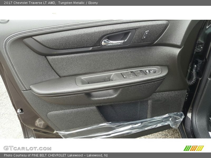Tungsten Metallic / Ebony 2017 Chevrolet Traverse LT AWD