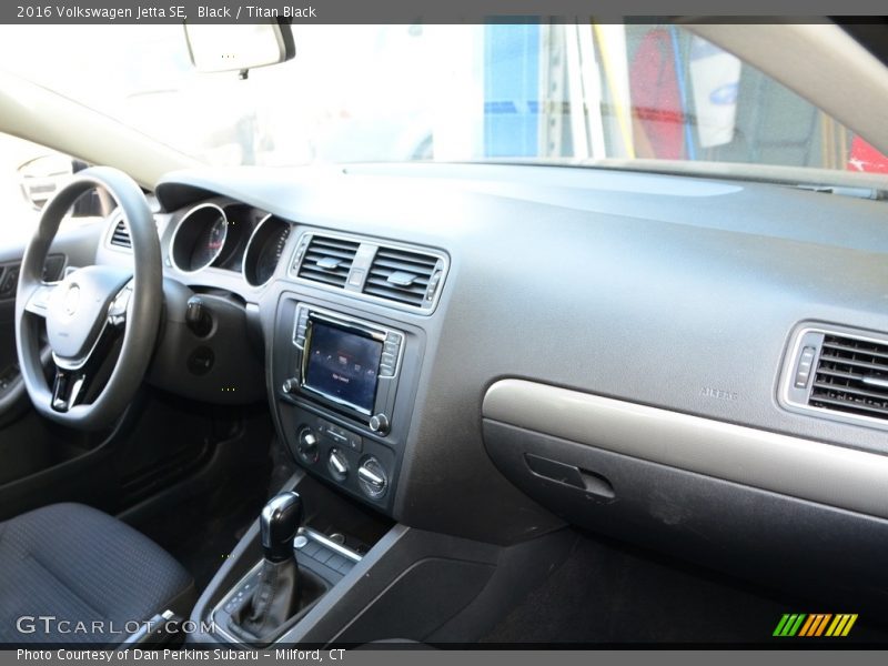 Black / Titan Black 2016 Volkswagen Jetta SE