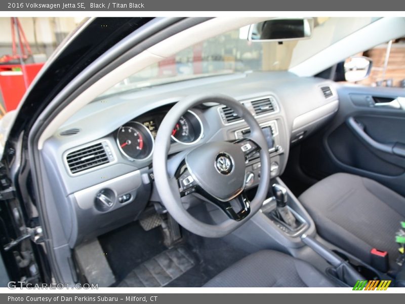 Black / Titan Black 2016 Volkswagen Jetta SE