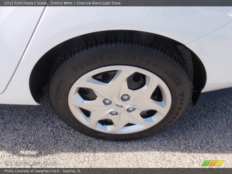 Oxford White / Charcoal Black/Light Stone 2013 Ford Fiesta S Sedan