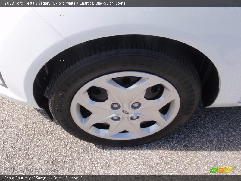 Oxford White / Charcoal Black/Light Stone 2013 Ford Fiesta S Sedan