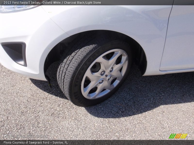 Oxford White / Charcoal Black/Light Stone 2013 Ford Fiesta S Sedan