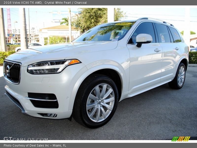 Front 3/4 View of 2016 XC90 T6 AWD