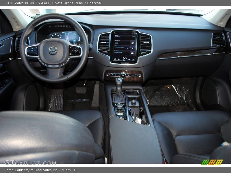 Dashboard of 2016 XC90 T6 AWD