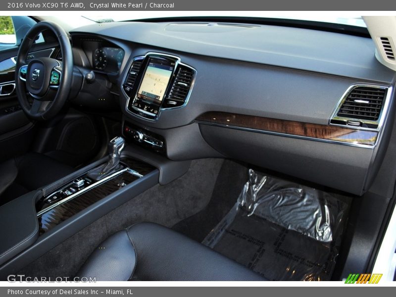Dashboard of 2016 XC90 T6 AWD