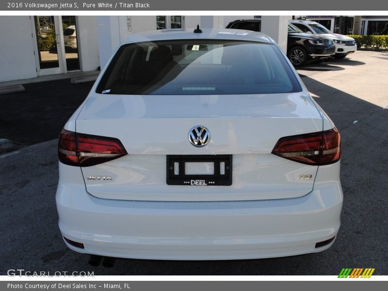 Pure White / Titan Black 2016 Volkswagen Jetta S