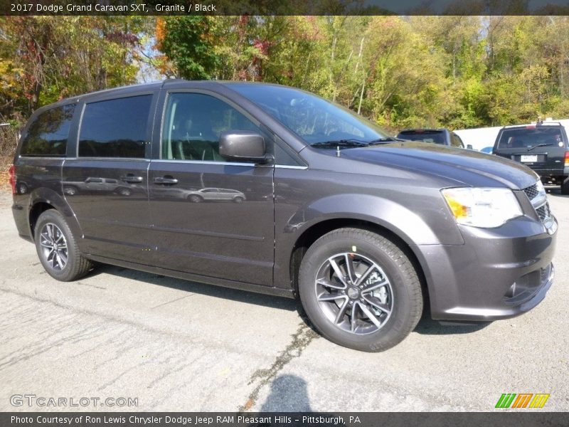Front 3/4 View of 2017 Grand Caravan SXT