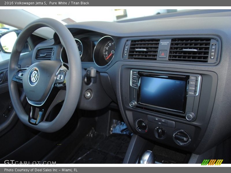 Pure White / Titan Black 2016 Volkswagen Jetta S