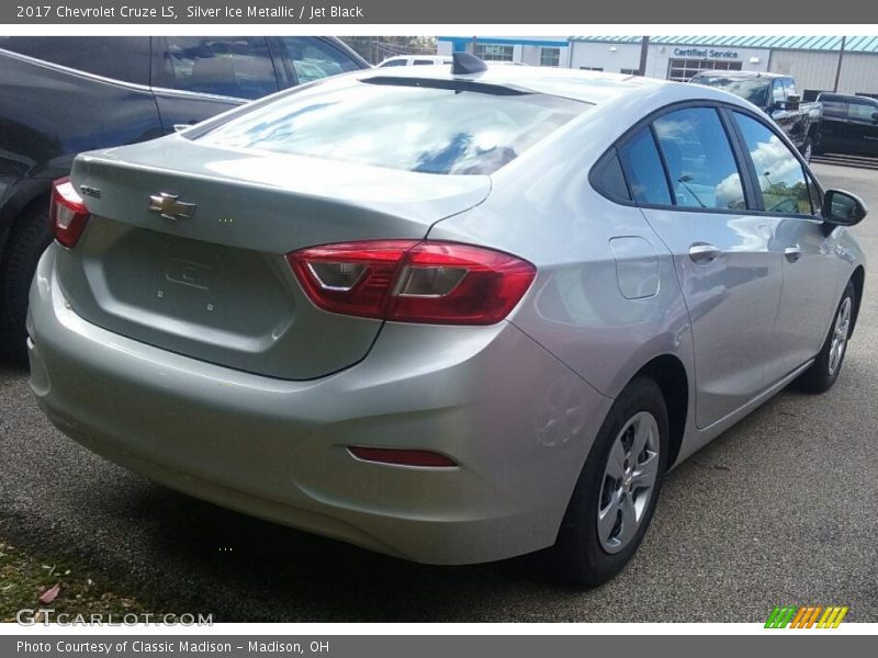 Silver Ice Metallic / Jet Black 2017 Chevrolet Cruze LS