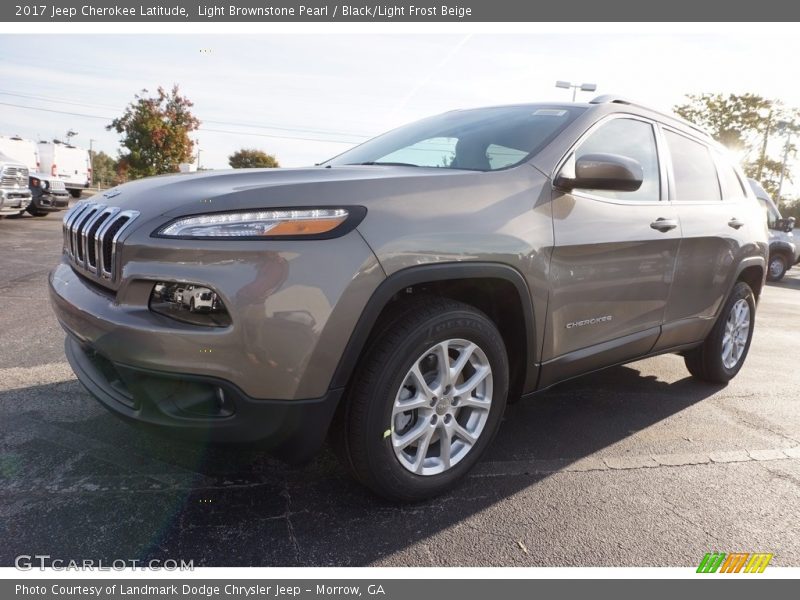 Front 3/4 View of 2017 Cherokee Latitude
