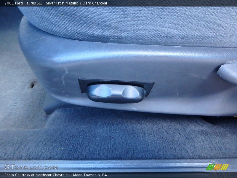 Silver Frost Metallic / Dark Charcoal 2001 Ford Taurus SES