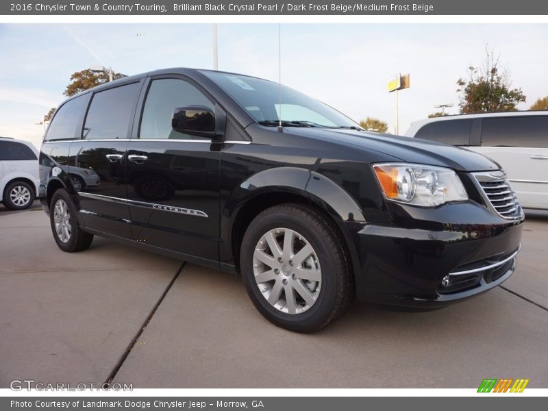 Front 3/4 View of 2016 Town & Country Touring