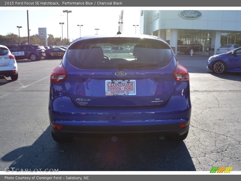 Performance Blue / Charcoal Black 2015 Ford Focus SE Hatchback