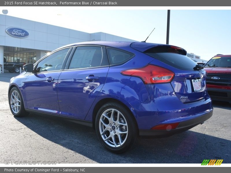 Performance Blue / Charcoal Black 2015 Ford Focus SE Hatchback
