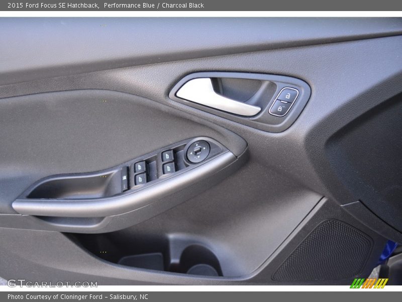 Performance Blue / Charcoal Black 2015 Ford Focus SE Hatchback