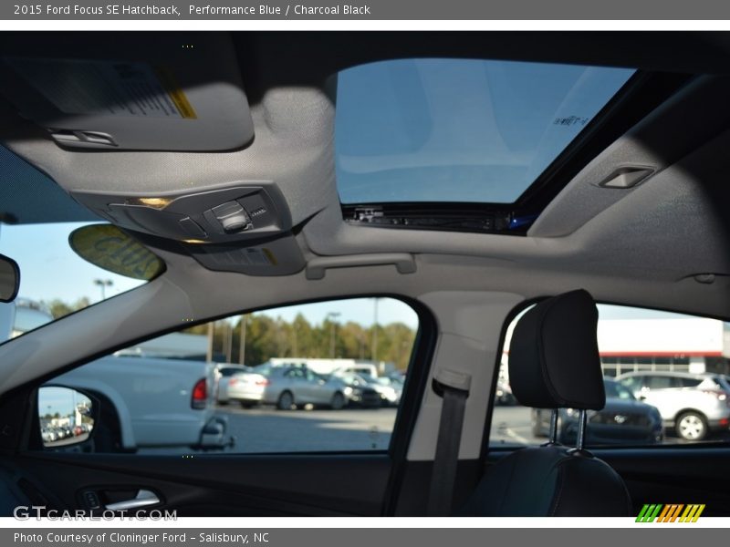 Performance Blue / Charcoal Black 2015 Ford Focus SE Hatchback