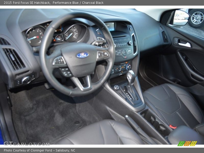 Performance Blue / Charcoal Black 2015 Ford Focus SE Hatchback