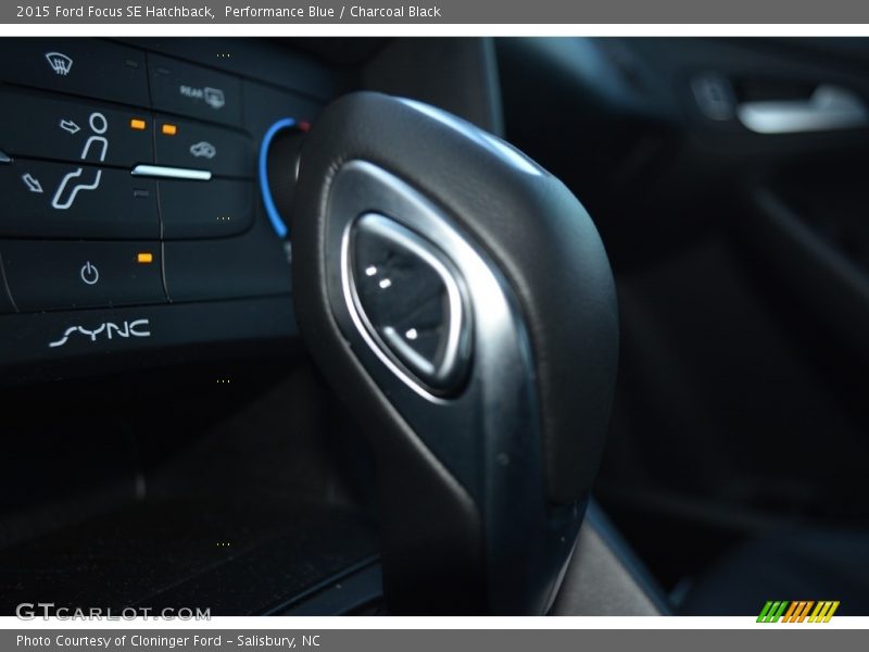Performance Blue / Charcoal Black 2015 Ford Focus SE Hatchback