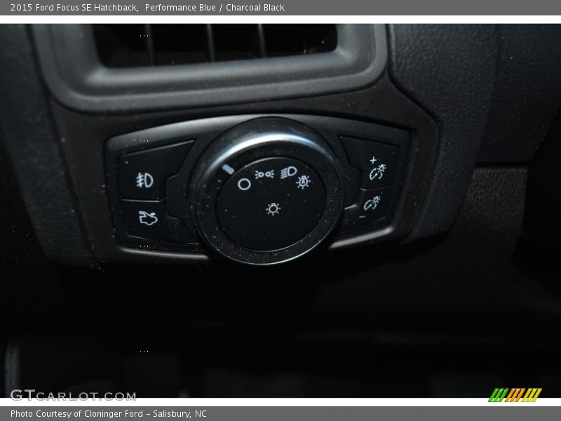 Performance Blue / Charcoal Black 2015 Ford Focus SE Hatchback
