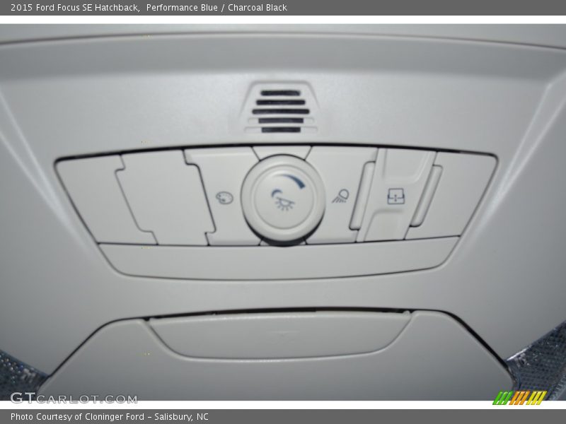 Performance Blue / Charcoal Black 2015 Ford Focus SE Hatchback