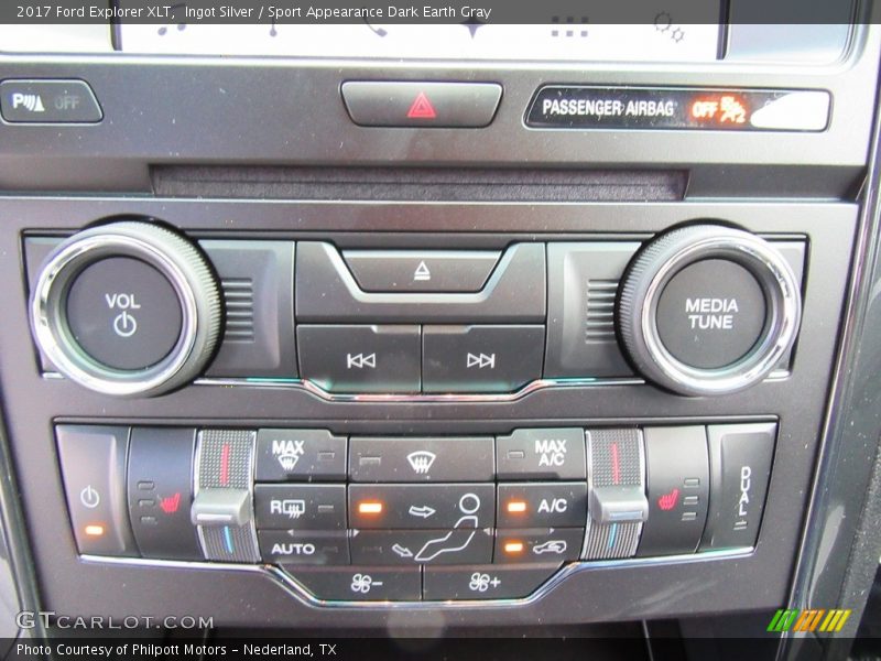 Ingot Silver / Sport Appearance Dark Earth Gray 2017 Ford Explorer XLT