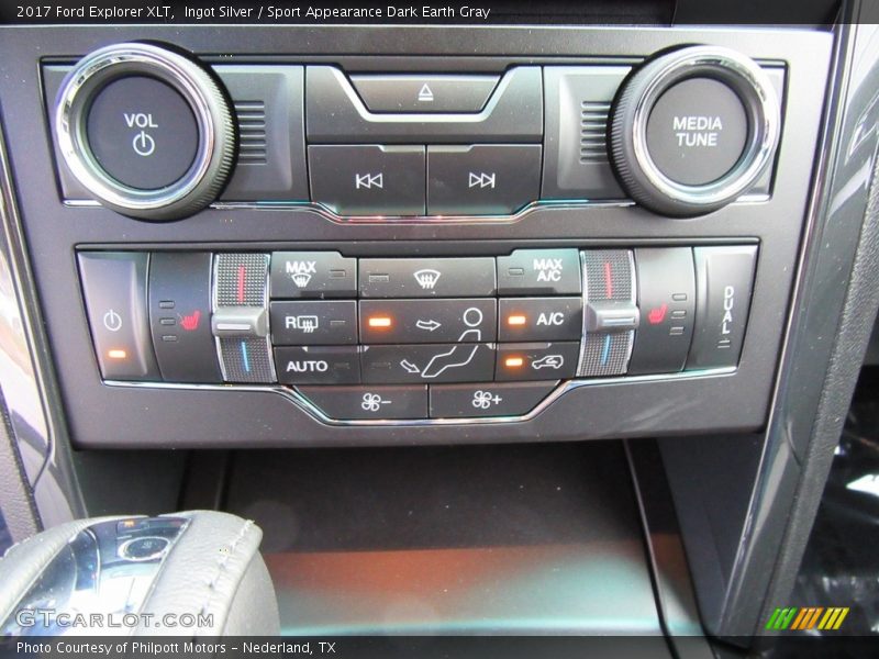 Ingot Silver / Sport Appearance Dark Earth Gray 2017 Ford Explorer XLT