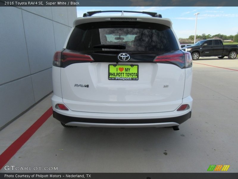 Super White / Black 2016 Toyota RAV4 SE