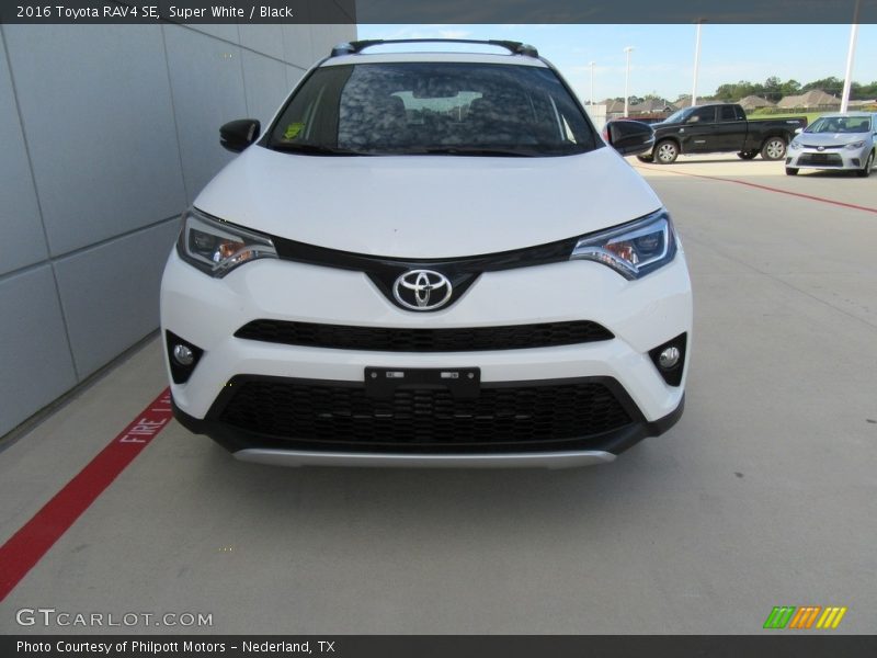 Super White / Black 2016 Toyota RAV4 SE
