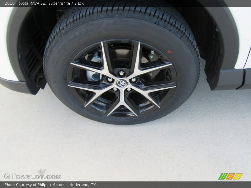 Super White / Black 2016 Toyota RAV4 SE