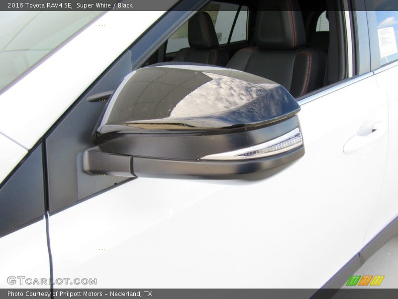Super White / Black 2016 Toyota RAV4 SE