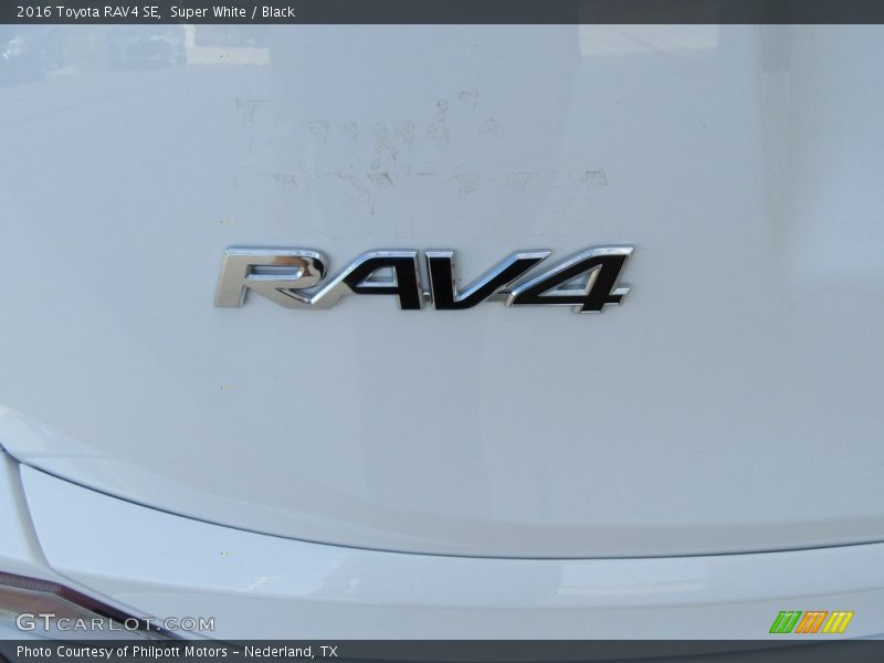 Super White / Black 2016 Toyota RAV4 SE