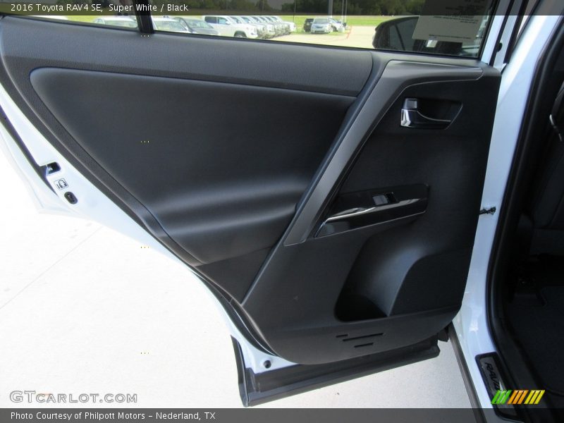 Super White / Black 2016 Toyota RAV4 SE