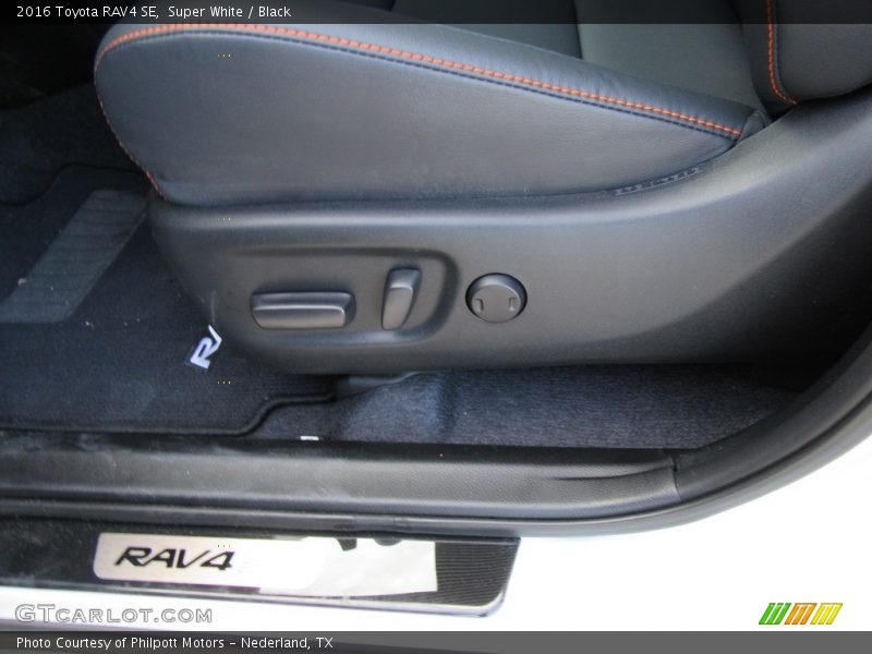Super White / Black 2016 Toyota RAV4 SE