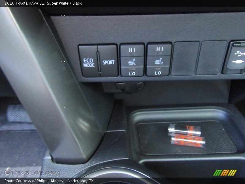 Super White / Black 2016 Toyota RAV4 SE