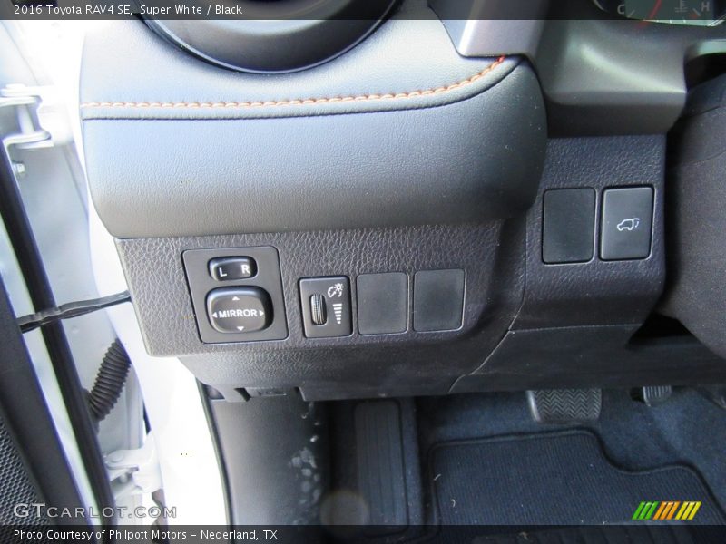 Super White / Black 2016 Toyota RAV4 SE