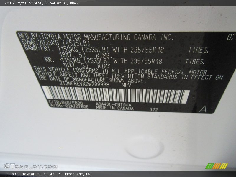 Super White / Black 2016 Toyota RAV4 SE