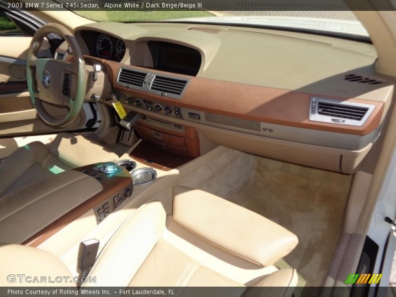 Dashboard of 2003 7 Series 745i Sedan
