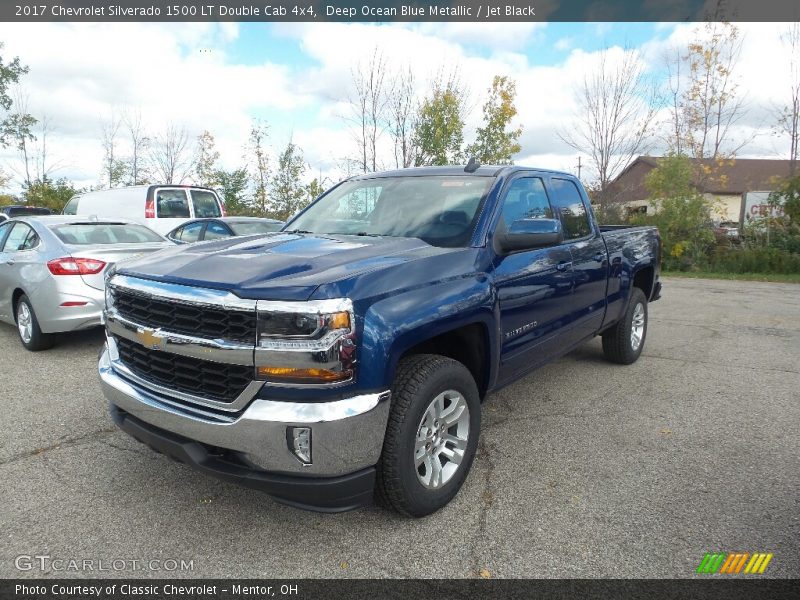 Deep Ocean Blue Metallic / Jet Black 2017 Chevrolet Silverado 1500 LT Double Cab 4x4