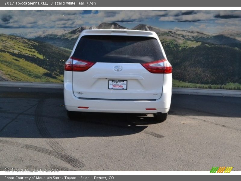 Blizzard White Pearl / Ash 2017 Toyota Sienna XLE