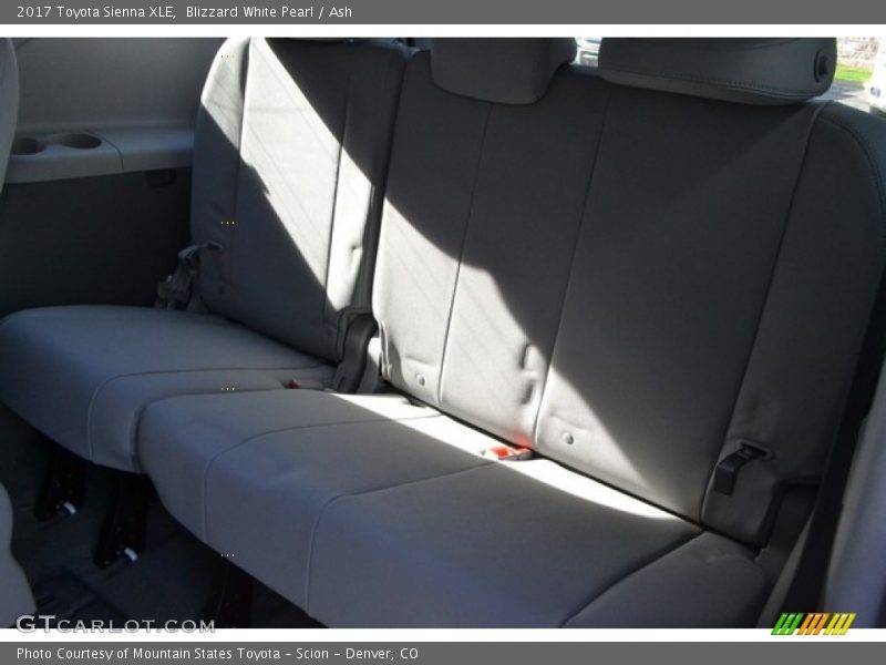 Blizzard White Pearl / Ash 2017 Toyota Sienna XLE