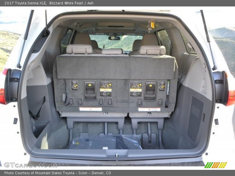 Blizzard White Pearl / Ash 2017 Toyota Sienna XLE